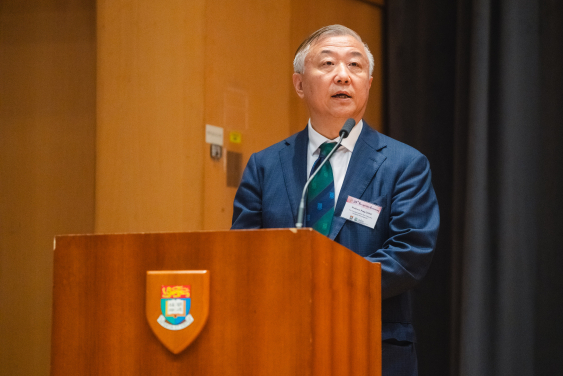 Professor Peng Gong, HKU Vice-President and Pro-Vice-Chancellor (Academic Development), officiates at the 28th Recognition Ceremony.